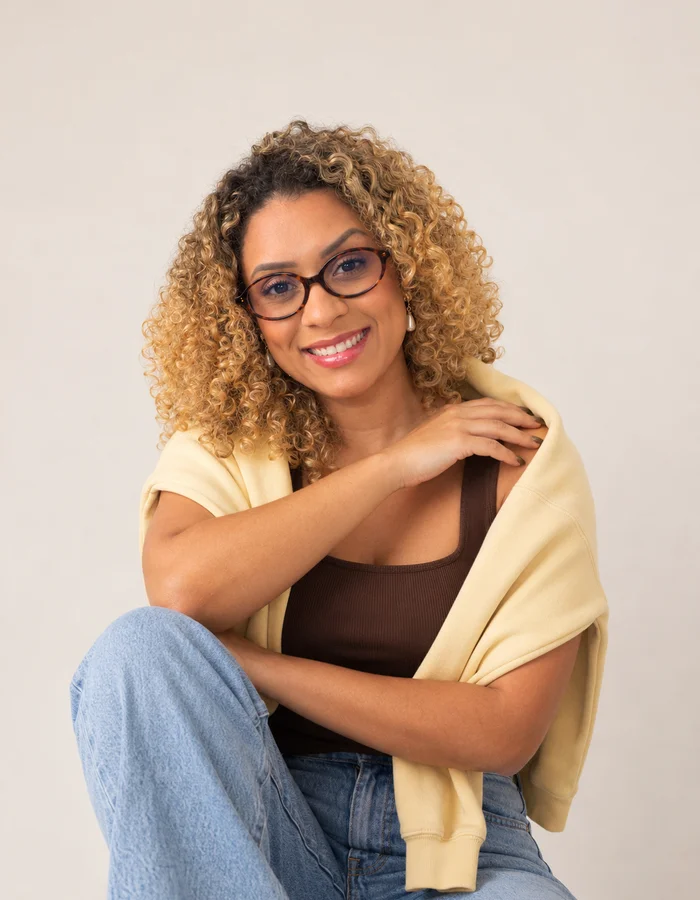 Retrato de Tayná Silva sorrindo, psicopedagoga clínica