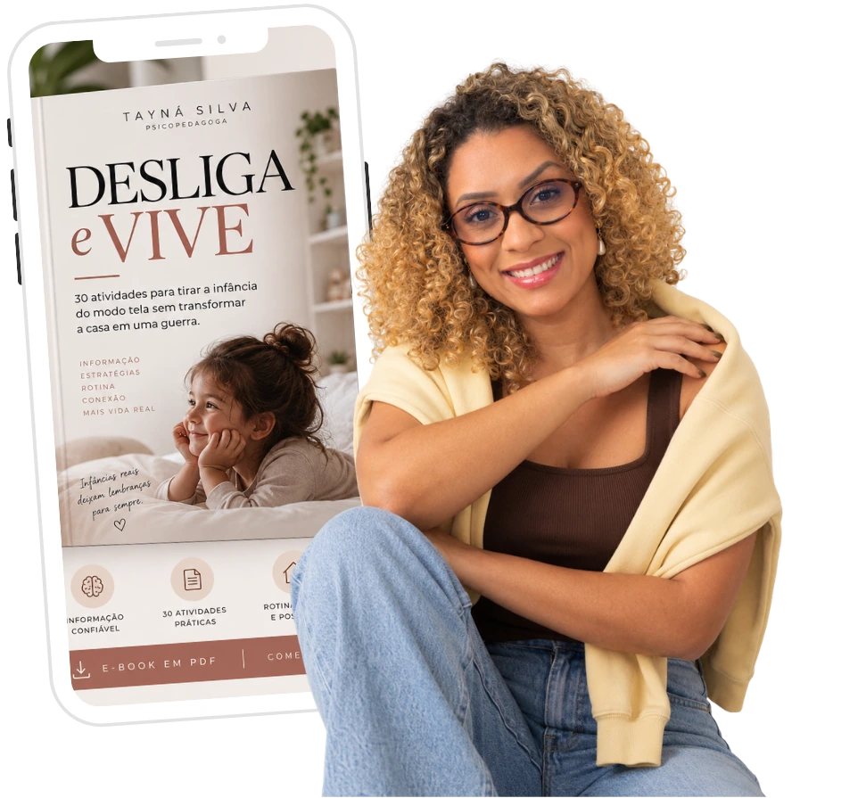 Tayná Silva sorrindo ao lado do e-book Desliga e Vive aberto em um celular